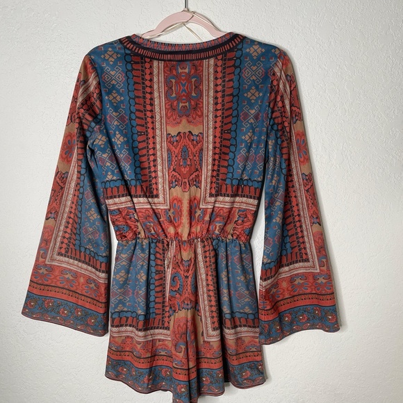 L.A. ROXX Bell Sleeve Floral & Geo Pattern Romper Suede Feel Fabric Size XS - Picture 6 of 7